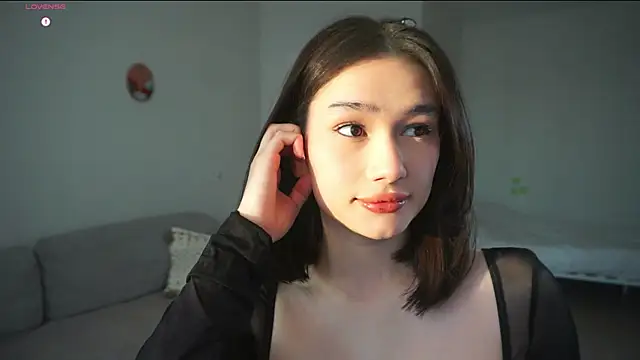 Snapshot of SoftLuna chatting on November 21, 4:44 am SoftLuna online show from November 21, 4:44 am