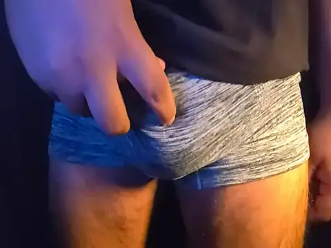 Snapshot of adrian_16_17 chatting on November 24, 9:20 am adrian 16 17 online show from November 24, 9:20 am