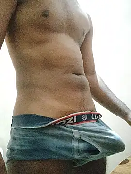 Snapshot of BhonduBaby chatting on November 28, 8:00 pm BhonduBaby online show from November 28, 8:00 pm