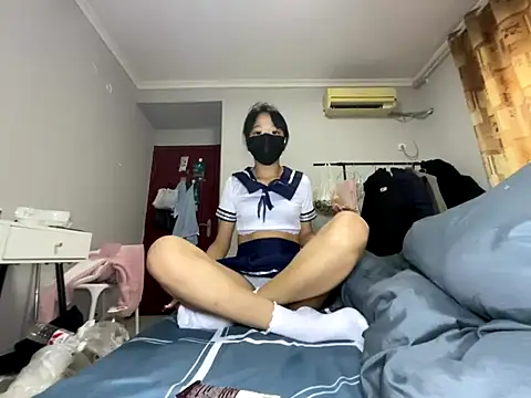 Snapshot of Rosy100 chatting on December 15, 8:40 am Rosy100 online show from December 15, 8:40 am