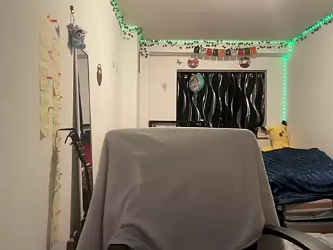 Snapshot of tinydaisy21 chatting on November 18, 3:01 am tinydaisy21 online show from November 18, 3:01 am