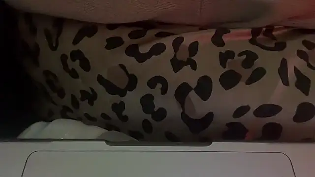 Snapshot of tinydaisy21 chatting on November 27, 3:36 pm tinydaisy21 online show from November 27, 3:36 pm