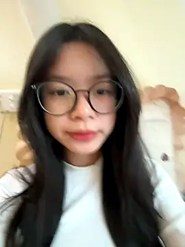 Snapshot of mau155_ chatting on December 19, 12:28 am mau155 online show from December 19, 12:28 am