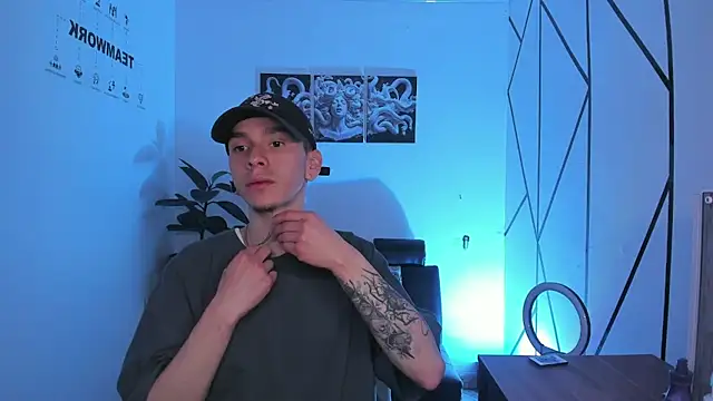 Snapshot of James_Adams_01 chatting on November 25, 3:23 pm James Adams 01 online show from November 25, 3:23 pm