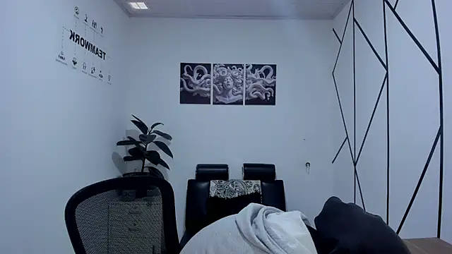 Snapshot of James_Adams_01 chatting on December 4, 12:36 pm James Adams 01 online show from December 4, 12:36 pm