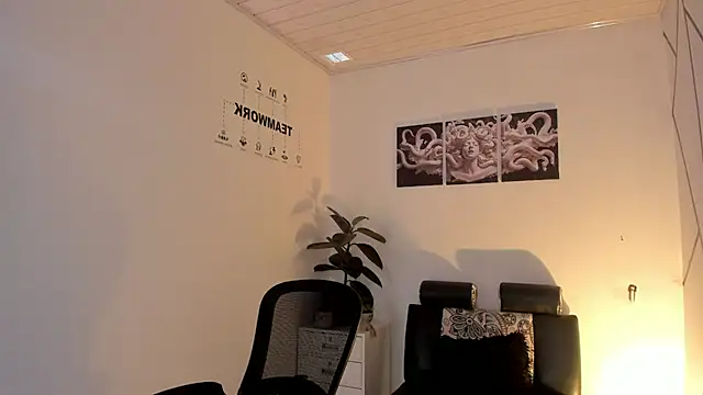 Snapshot of James_Adams_01 chatting on December 5, 12:25 pm James Adams 01 online show from December 5, 12:25 pm