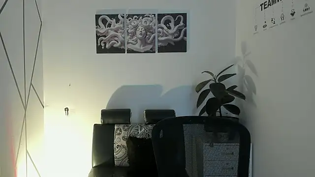 Snapshot of James_Adams_01 chatting on December 16, 12:43 pm James Adams 01 online show from December 16, 12:43 pm