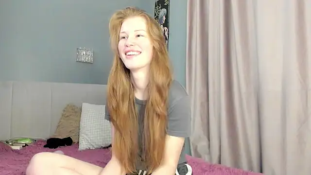 Snapshot of KarieBowery chatting on February 12, 8:26 pm KarieBowery online show from February 12, 8:26 pm