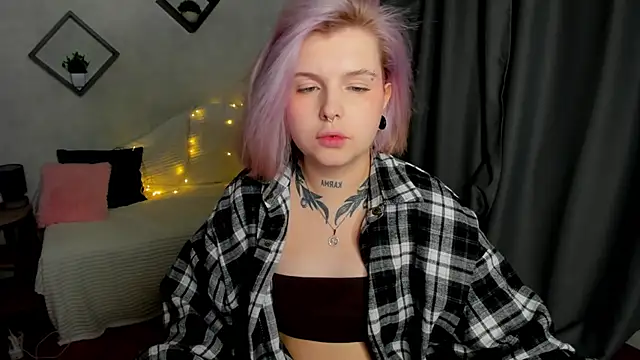 Snapshot of shadow__purrr chatting on November 28, 2:36 am shadow purrr online show from November 28, 2:36 am