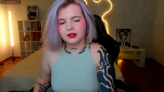 Snapshot of shadow__purrr chatting on November 29, 1:30 am shadow purrr online show from November 29, 1:30 am