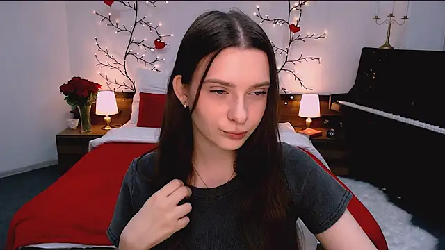 Snapshot of charming_berry chatting on November 19, 6:02 am charming berry online show from November 19, 6:02 am