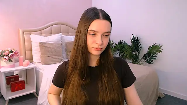 Snapshot of charming_berry chatting on December 2, 6:08 am charming berry online show from December 2, 6:08 am