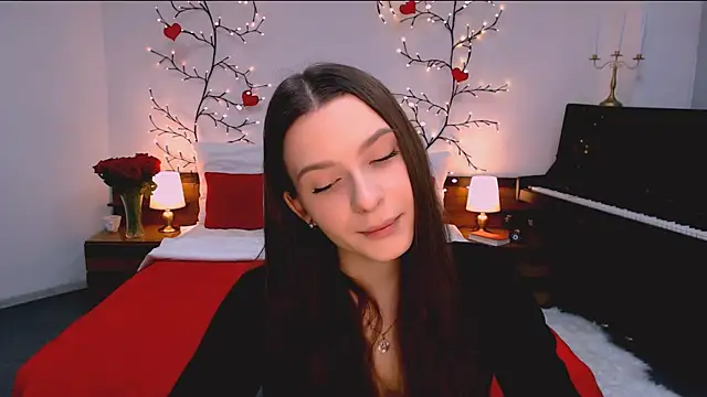 Snapshot of charming_berry chatting on December 3, 6:10 am charming berry online show from December 3, 6:10 am