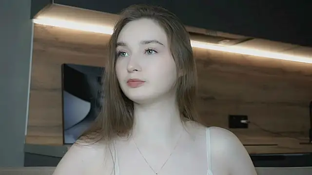 Eliravelvet online show from December 3, 4:05 pm