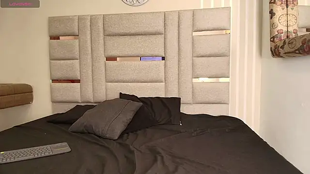 Snapshot of LittlePeach_ chatting on December 1, 3:06 pm LittlePeach online show from December 1, 3:06 pm