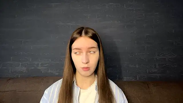 Snapshot of CindaWinn chatting on November 19, 8:03 am CindaWinn online show from November 19, 8:03 am