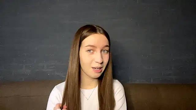 Snapshot of CindaWinn chatting on November 20, 8:03 am CindaWinn online show from November 20, 8:03 am