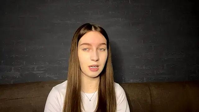 Snapshot of CindaWinn chatting on November 22, 8:02 am CindaWinn online show from November 22, 8:02 am