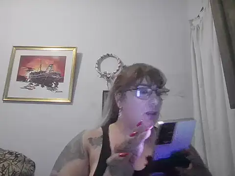 Snapshot of milenahotactrexxx chatting on March 29, 3:28 am milenahotactrexxx online show from March 29, 3:28 am