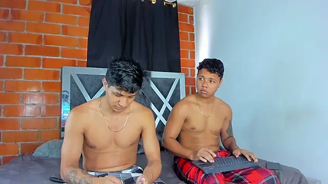 MaelSebasAndRobert1 online show from February 6, 6:11 pm