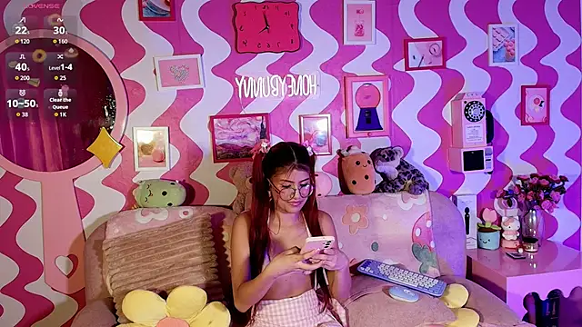 the girl with the red hai online show from November 21, 2:10 am