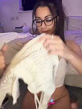 Snapshot of Badcrystal chatting on November 19, 9:37 pm Badcrystal online show from November 19, 9:37 pm