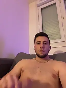 Snapshot of Matt02fr chatting on December 16, 3:33 am Matt02fr online show from December 16, 3:33 am