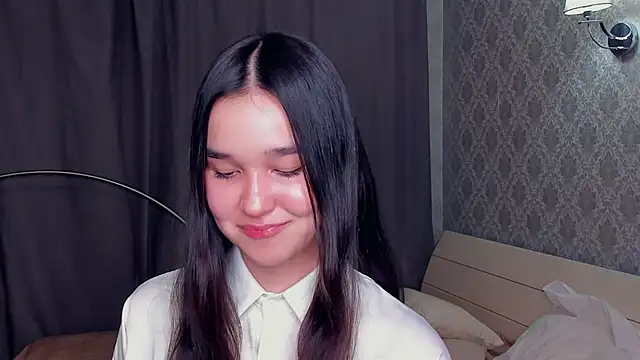 Snapshot of MeliaMelchiori chatting on December 13, 9:31 pm MeliaMelchiori online show from December 13, 9:31 pm