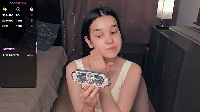 MeliaMelchiori online show from February 9, 7:23 am