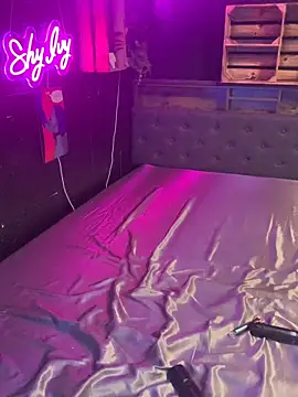 Snapshot of Shy-Ivy chatting on December 17, 10:38 pm Shy-Ivy online show from December 17, 10:38 pm