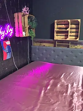 Snapshot of Shy-Ivy chatting on January 5, 10:46 pm Shy-Ivy online show from January 5, 10:46 pm