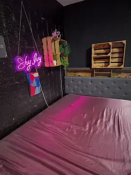 Snapshot of Shy-Ivy chatting on January 12, 10:48 pm Shy-Ivy online show from January 12, 10:48 pm