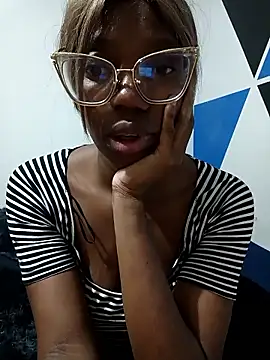 Snapshot of interracialhot chatting on December 5, 1:36 am interracialhot online show from December 5, 1:36 am