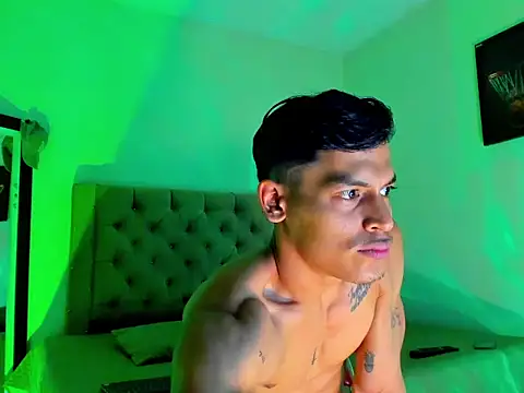 Snapshot of blorelopez chatting on December 2, 8:37 pm blorelopez online show from December 2, 8:37 pm