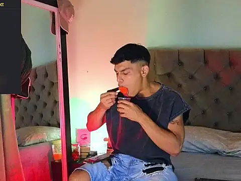 Snapshot of blorelopez chatting on December 18, 7:53 pm blorelopez online show from December 18, 7:53 pm