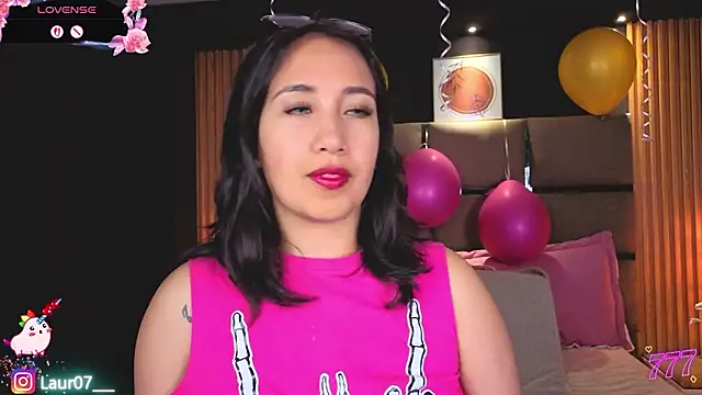 Snapshot of Lauroberts7 chatting on March 16, 3:45 am Lauroberts7 online show from March 16, 3:45 am