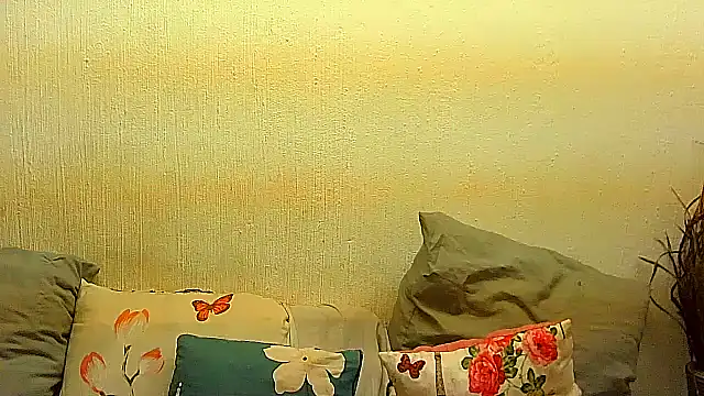 BrunetteNaomi8 online show from July 6, 8:33 pm