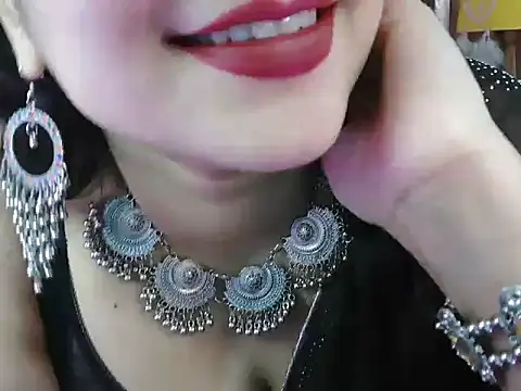 Snapshot of NotySuku chatting on December 5, 7:06 am NotySuku online show from December 5, 7:06 am