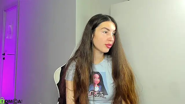 Snapshot of LiraRevery chatting on December 1, 2:49 am LiraRevery online show from December 1, 2:49 am