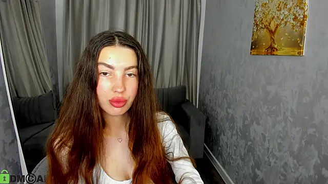 Snapshot of LiraRevery chatting on December 4, 12:42 am LiraRevery online show from December 4, 12:42 am