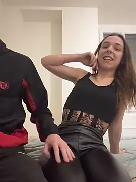 Snapshot of DuoDesir1 chatting on December 19, 2:13 pm DuoDesir1 online show from December 19, 2:13 pm