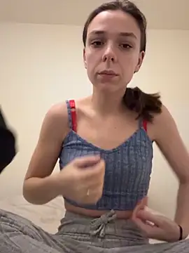 Snapshot of DuoDesir1 chatting on January 6, 6:22 pm DuoDesir1 online show from January 6, 6:22 pm