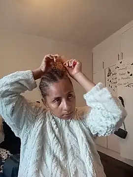 LaReineCleo online show from June 21, 1:57 pm