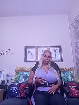 LaReineCleo online show from July 9, 10:41 am