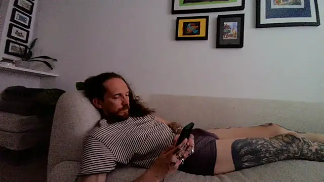 skinnytarzan89 online show from July 6, 7:27 pm
