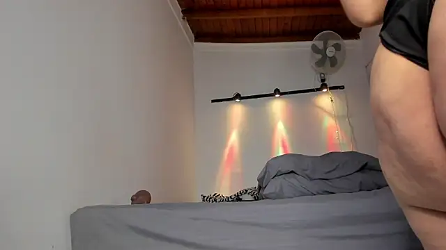 Snapshot of alessa28 chatting on November 29, 2:58 am alessa28 online show from November 29, 2:58 am