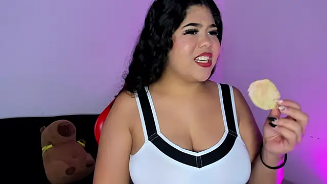 Snapshot of Amanda_Mooree chatting on December 5, 10:35 am Amanda Mooree online show from December 5, 10:35 am