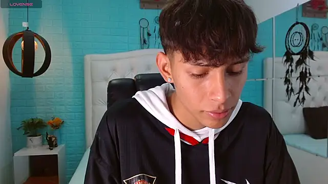 Snapshot of DraxBlade09 chatting on November 28, 7:49 pm DraxBlade09 online show from November 28, 7:49 pm