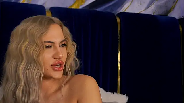 Snapshot of Chloe_GraceeX chatting on December 14, 10:14 pm Chloe GraceeX online show from December 14, 10:14 pm