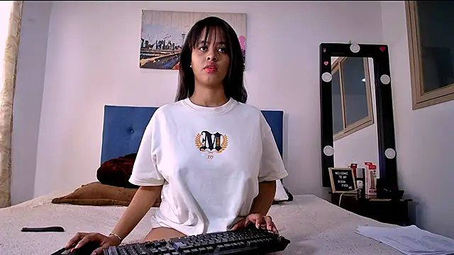 Snapshot of Shara_Soul chatting on November 28, 2:42 pm Shara Soul online show from November 28, 2:42 pm